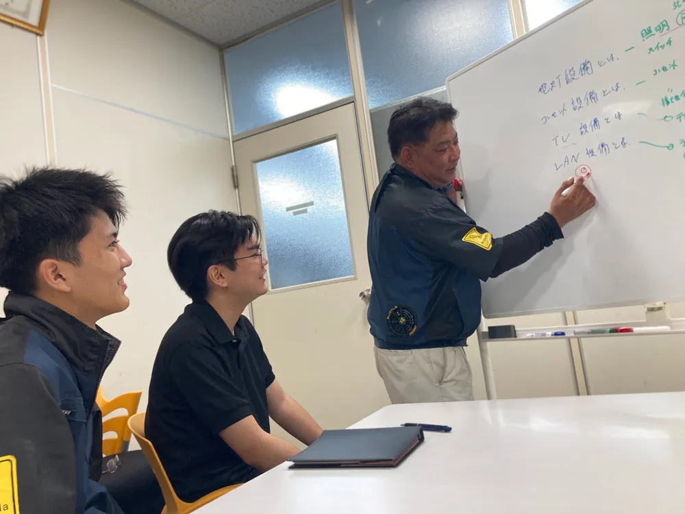 共育課